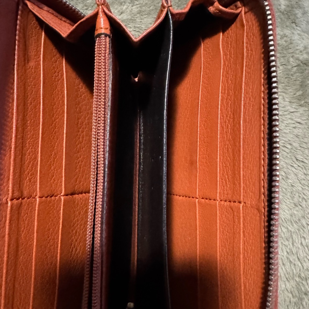 Authentic Gucci Wallet - Picture 2 of 4